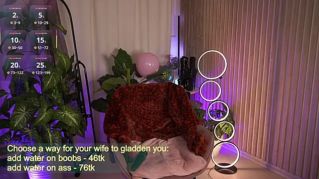 LauraWifeness online show from 11, 10, 2025