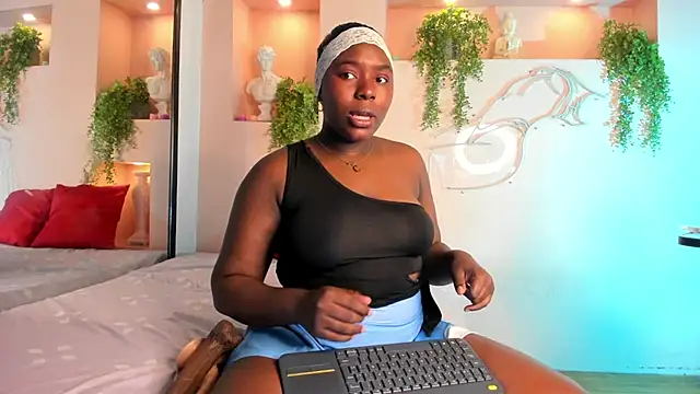 Snapshot of NanyMoreno chatting on 19, 11, 2025 NanyMoreno online show from 19, 11, 2025