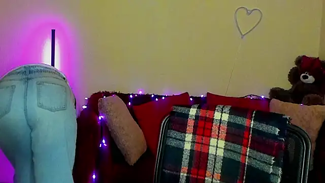 Snapshot of Alicia_love00 chatting on 24, 4, 2026 Alicia love00 online show from 24, 4, 2026