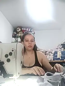 Snapshot of Isabella5_Brown_ chatting on 4, 12, 2025 Isabella5 Brown online show from 4, 12, 2025