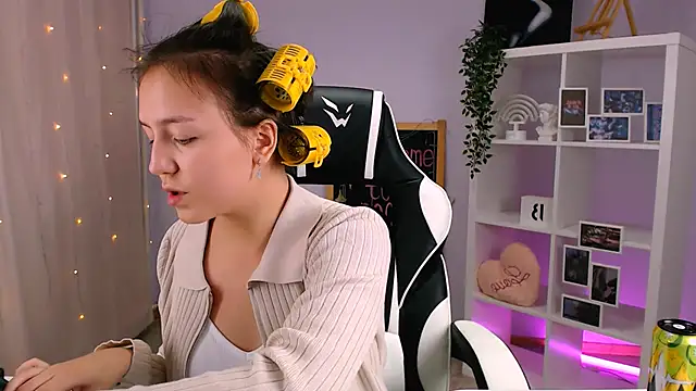 Snapshot of CindySparkl chatting on 17, 9, 2025 CindySparkl online show from 17, 9, 2025