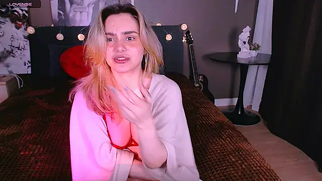 Snapshot of Chloe_Ravens chatting on 11, 9, 2025 Chloe Ravens online show from 11, 9, 2025