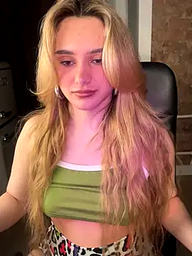 Snapshot of Chloe_Ravens chatting on 4, 10, 2025 Chloe Ravens online show from 4, 10, 2025