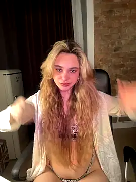 Snapshot of Chloe_Ravens chatting on 7, 10, 2025 Chloe Ravens online show from 7, 10, 2025