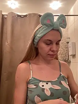 Snapshot of LiSinDoll chatting on 14, 11, 2025 LiSinDoll online show from 14, 11, 2025