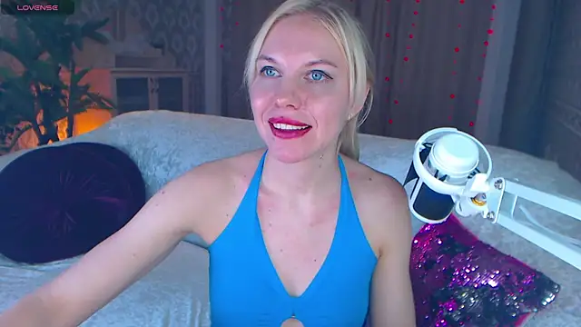 Snapshot of LiSinDoll chatting on 19, 11, 2025 LiSinDoll online show from 19, 11, 2025