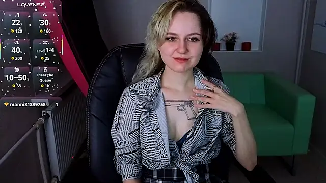 Snapshot of girl_next_doorr chatting on 25, 10, 2025 girl next doorr online show from 25, 10, 2025