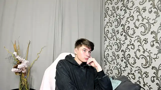 Snapshot of SherlockMax chatting on 18, 9, 2025 SherlockMax online show from 18, 9, 2025