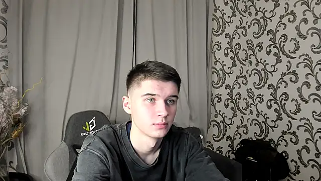 Snapshot of SherlockMax chatting on 8, 11, 2025 SherlockMax online show from 8, 11, 2025