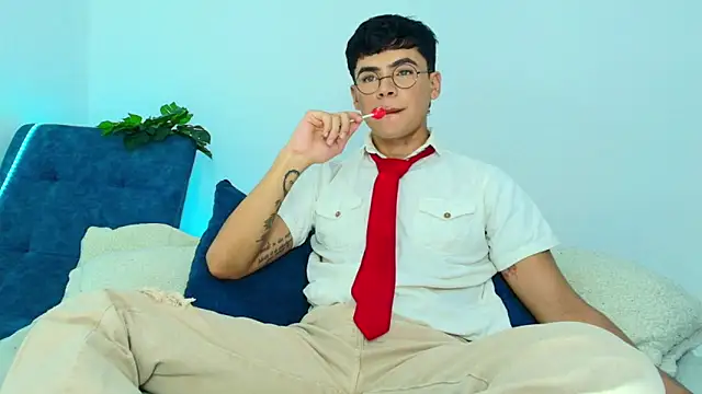 CamiiGuzmanX online show from 22, 11, 2025