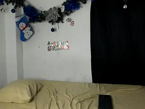 Snapshot of andrew_jonhes chatting on 15, 12, 2025 andrew jonhes online show from 15, 12, 2025