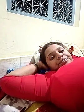 Snapshot of Hot_crety chatting on 8, 10, 2025 Hot crety online show from 8, 10, 2025