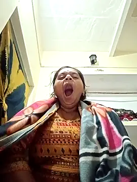 Snapshot of Hot_crety chatting on 28, 11, 2025 Hot crety online show from 28, 11, 2025