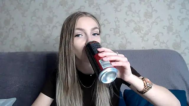 Snapshot of HitGyrl chatting on 12, 11, 2025 HitGyrl online show from 12, 11, 2025