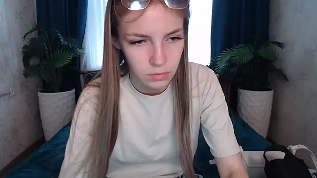Snapshot of HitGyrl chatting on 15, 6, 2026 HitGyrl online show from 15, 6, 2026