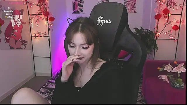 LiliLuna online show from 9, 4, 2026