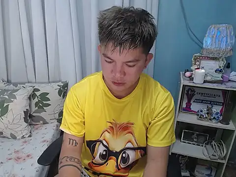 Snapshot of Fuckboii_intown chatting on 14, 12, 2025 Fuckboii intown online show from 14, 12, 2025