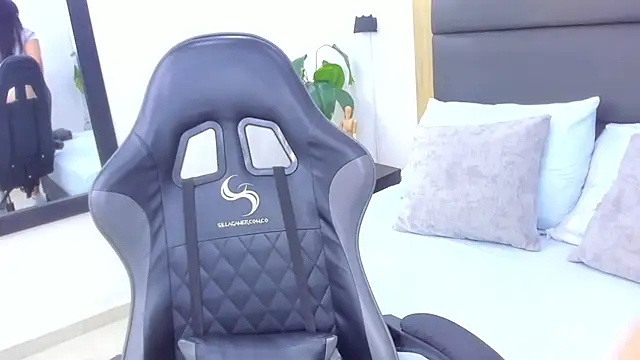 Snapshot of anagil_ chatting on 1, 12, 2025 anagil online show from 1, 12, 2025