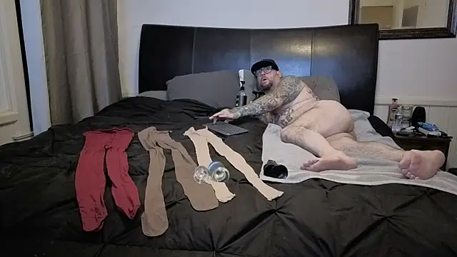 Snapshot of pantyhoselover54 chatting on 25, 11, 2025 pantyhoselover54 online show from 25, 11, 2025