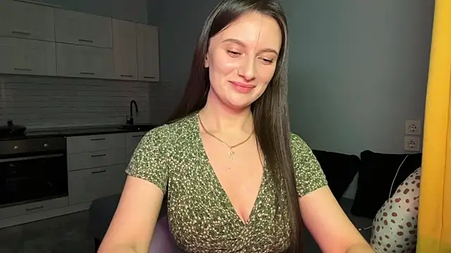 Luna Raee online show from 3, 11, 2025