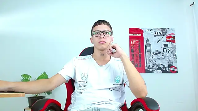 Snapshot of Cumandres18 chatting on 10, 9, 2025 Cumandres18 online show from 10, 9, 2025