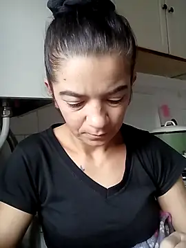 Snapshot of alinaalinutzq chatting on 25, 11, 2025 alinaalinutzq online show from 25, 11, 2025