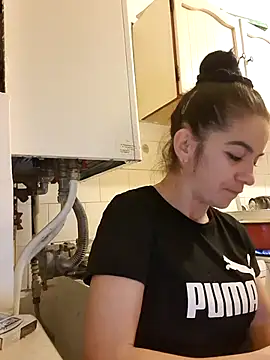 Snapshot of alinaalinutzq chatting on 18, 12, 2025 alinaalinutzq online show from 18, 12, 2025