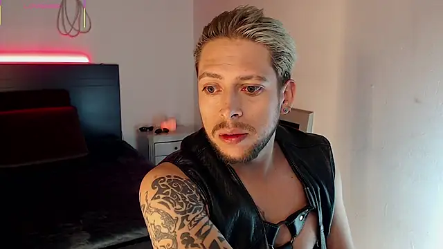 Snapshot of MaaxxxRider chatting on 1, 11, 2025 MaaxxxRider online show from 1, 11, 2025