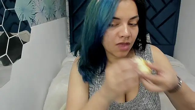 Kiara Cruz   online show from 20, 9, 2025