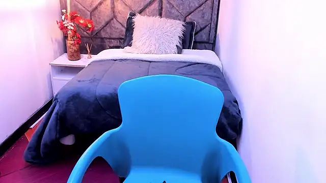 Kiara Cruz   online show from 16, 12, 2025