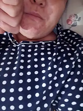 Snapshot of Uzhili chatting on 28, 10, 2025 Uzhili online show from 28, 10, 2025