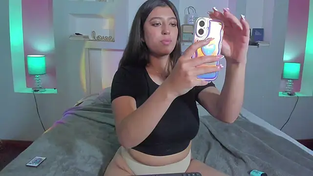 Snapshot of Bella__Lane chatting on 16, 10, 2025 Bella Lane online show from 16, 10, 2025