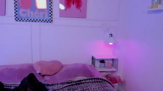 Zoe Lynch  online show from 13, 4, 2026