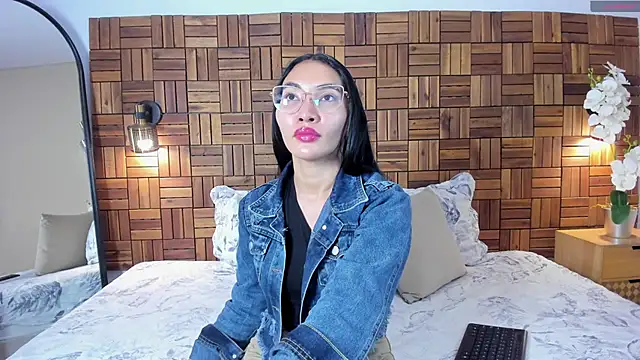 lucyy liiuu online show from 24, 10, 2025