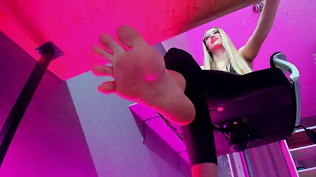 Snapshot of Yourweakness777 chatting on 20, 12, 2025 Yourweakness777 online show from 20, 12, 2025