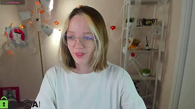 Snapshot of R0cket_bunny chatting on 21, 10, 2025 R0cket bunny online show from 21, 10, 2025