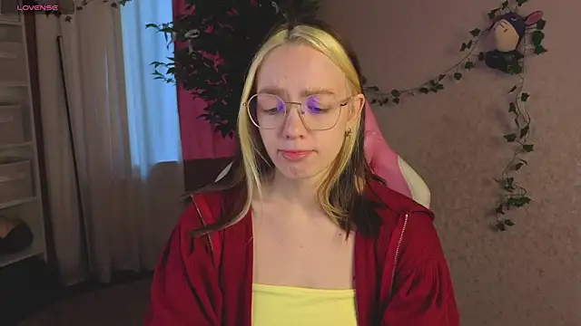 Snapshot of R0cket_bunny chatting on 19, 4, 2026 R0cket bunny online show from 19, 4, 2026