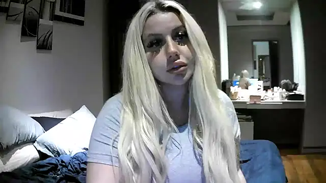 Snapshot of TiaDoll chatting on 10, 10, 2025 TiaDoll online show from 10, 10, 2025