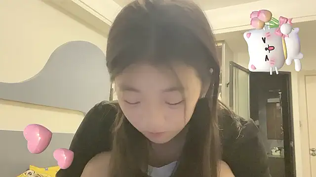 A 18 girls online show from 9, 9, 2025