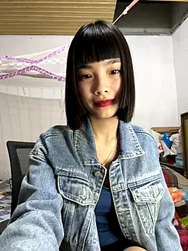 Snapshot of andymi1 chatting on 4, 10, 2025 andymi1 online show from 4, 10, 2025