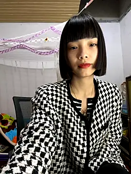 Snapshot of andymi1 chatting on 13, 11, 2025 andymi1 online show from 13, 11, 2025