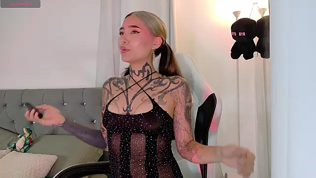 sara queen10 online show from 20, 2, 2026