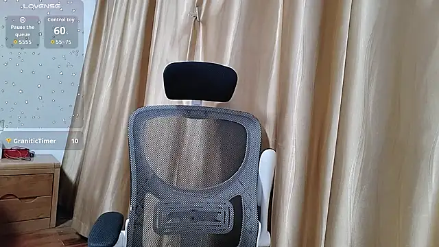 Snapshot of Haili-1 chatting on 4, 10, 2025 Haili-1 online show from 4, 10, 2025