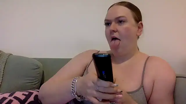 Snapshot of gracelovesxx chatting on 5, 4, 2026 gracelovesxx online show from 5, 4, 2026