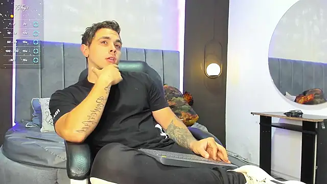 Snapshot of Liam_walk_ chatting on 8, 9, 2025 Liam walk online show from 8, 9, 2025