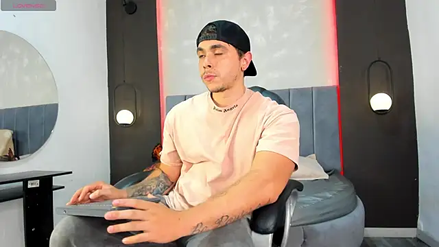 Snapshot of Liam_walk_ chatting on 24, 9, 2025 Liam walk online show from 24, 9, 2025