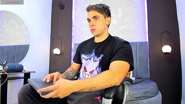 Snapshot of Liam_walk_ chatting on 14, 10, 2025 Liam walk online show from 14, 10, 2025