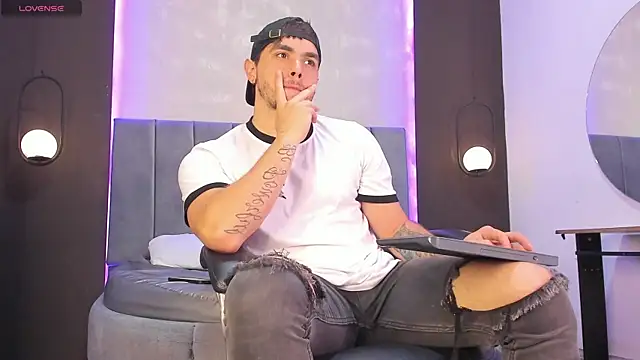 Snapshot of Liam_walk_ chatting on 10, 11, 2025 Liam walk online show from 10, 11, 2025