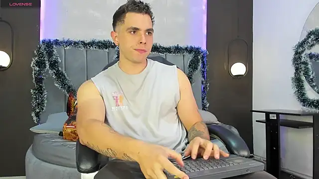 Snapshot of Liam_walk_ chatting on 21, 11, 2025 Liam walk online show from 21, 11, 2025