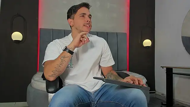 Liam walk  online show from 23, 4, 2026